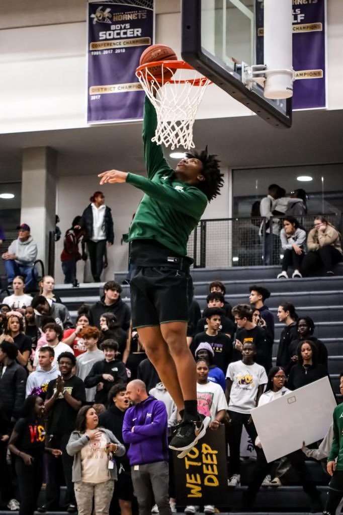 maincapo98's tweet photo. Staley 8-0 since Kobe starting the PG position… defense first type of player … good kid being a problem. #sophomore #Staley #gamechanger #Hicks #GOOdD https://t.co/hLlzK2lMI5