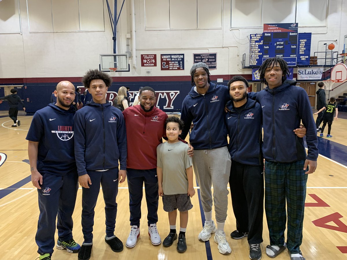 Thank you @LHSCanesBBall & @LadyCanesGBB for running a strong Little Dribblers program. My Gabriel enjoyed every week. He was 🤩 standing next to @nigelalong staff and players! #KeepMarching 🙌🏼