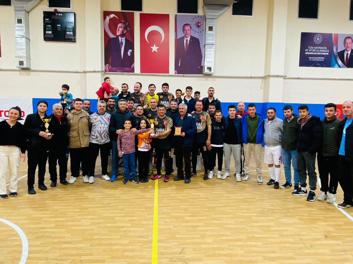 BeydagKymligi's tweet photo. Cumhuriyetimizin 💯 . yılı etkinlikleri kapsamında Beydağ Gençlik ve Spor İlçe Müdürlüğü tarafından düzenlenen Beydağ Kaymakamlığı Futsal Turnuvası etkinliğinde dereceye giren takımlara ödüller verildi. https://t.co/dfWutlEJN8