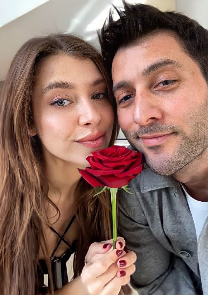 fcercelgamze's tweet photo. 😍🌹

#GamzeErçel #gamzeerçel #gamcan https://t.co/6G6T98b3Uj