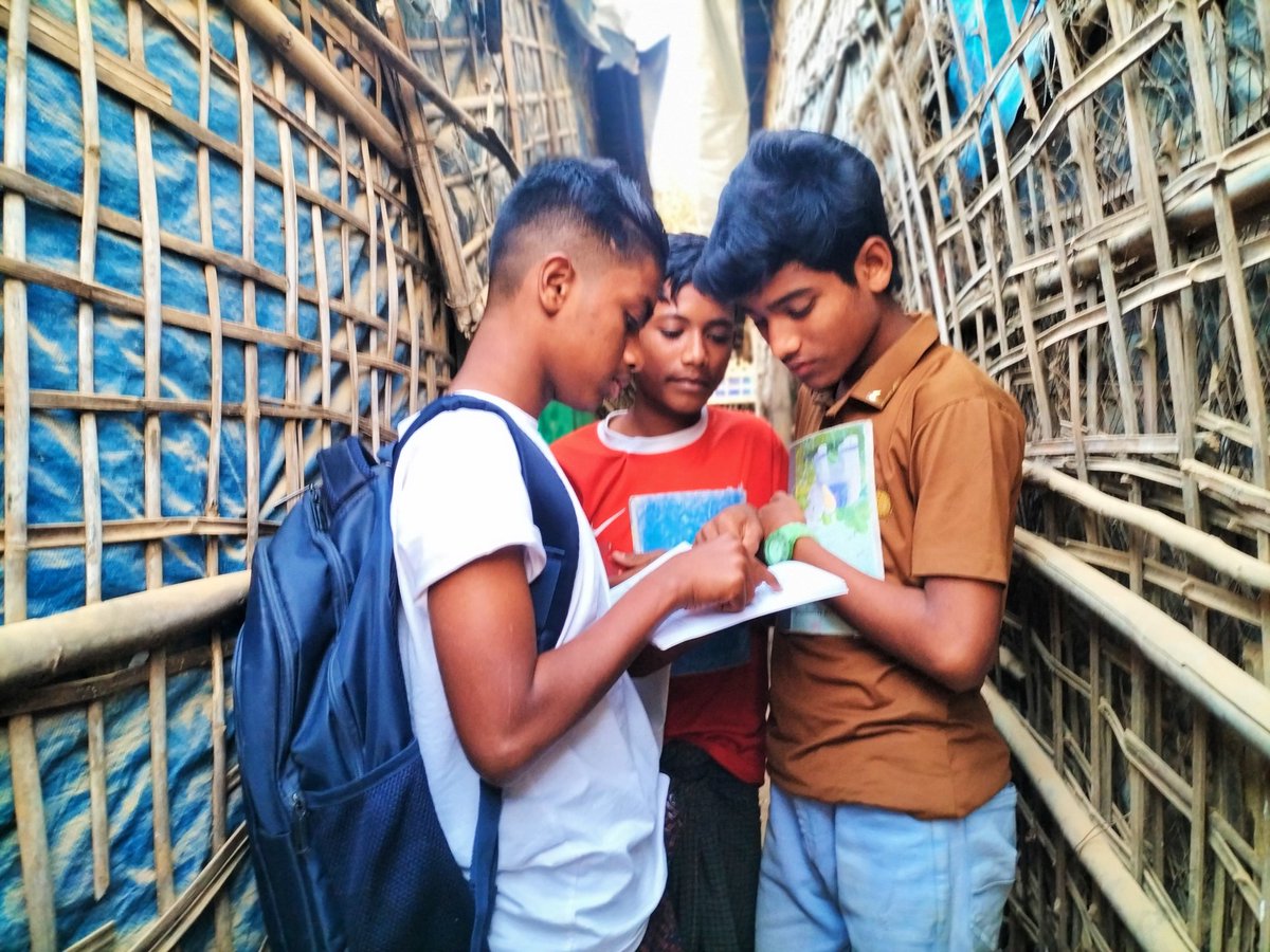 RohingyaMakzin's tweet photo. It is very exciting moment for every student before taking the exam and these three students are revising the important notes before entering the final exam hall of the #BrightLifeCommunityHighSchool.

#RohingyaStudents
#CommunityLedSchool
 #NervousButReady

📸 @RohingyaJo7334 https://t.co/0G2BoMbUYa