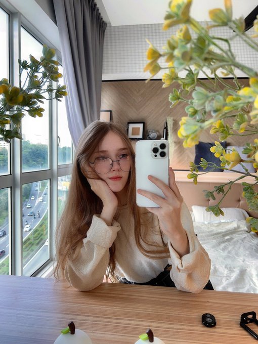 I like the sound of cars outside the window 🏙 https://t.co/wBBESo2uqQ