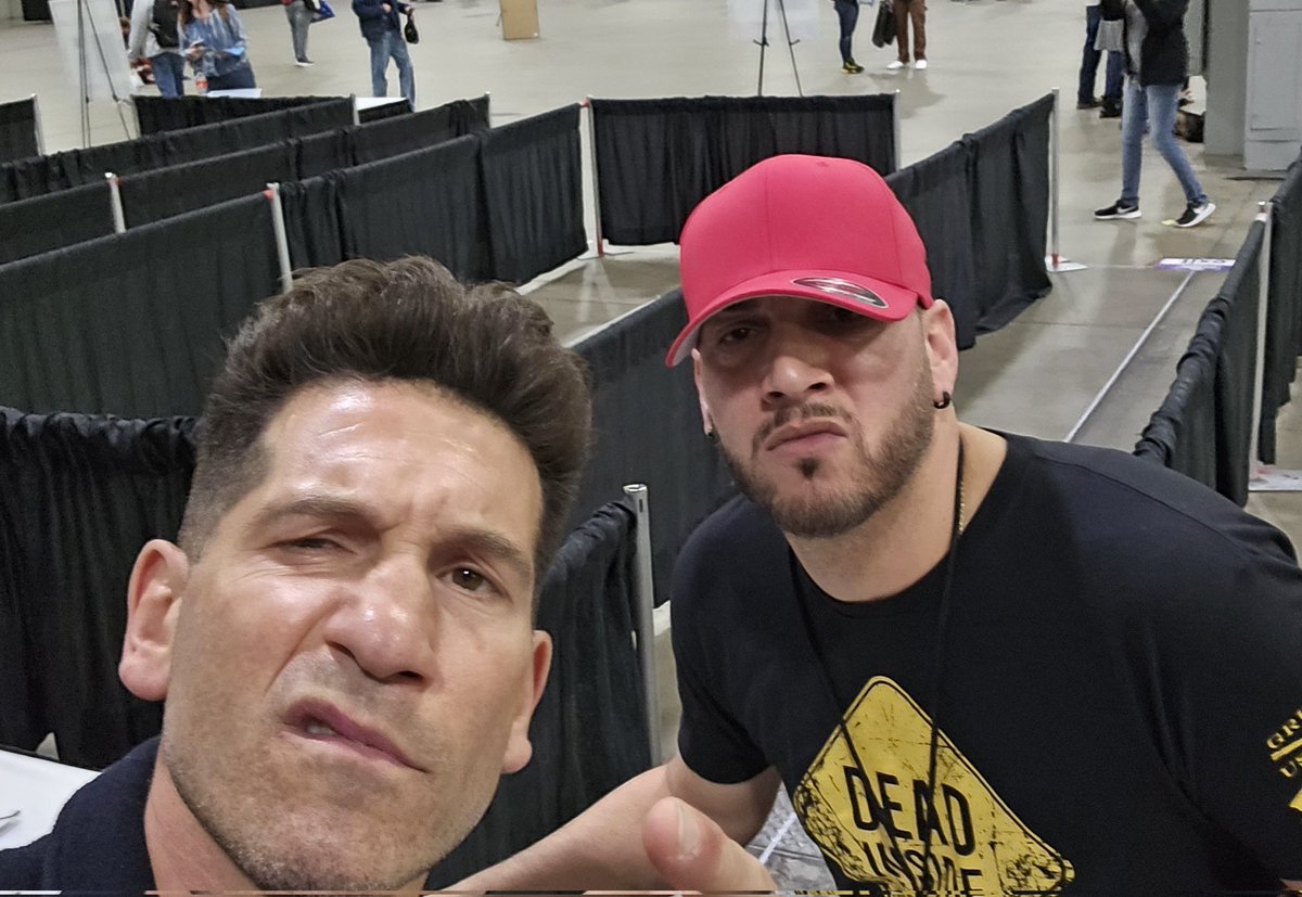 #twinning  with the #Shanes #jonbernthal and #OscarsRedHat #Shane #TWDFAMILY #Thewalkingdead #TWDALUMNI #meanmuggin #thepunisher we make this shit look good! My camera broke after this pic...#BreakTheInternet 
@jonnybernthal thanks
