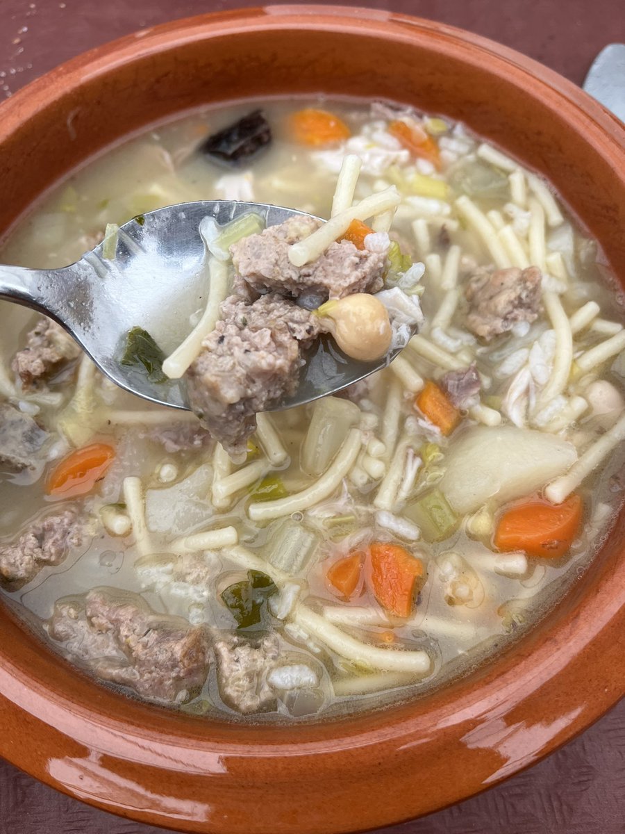 osuanya's tweet image. Res com l’escudella de Carnaval de La Pobleta de Bellveí #vallfosca #pallars