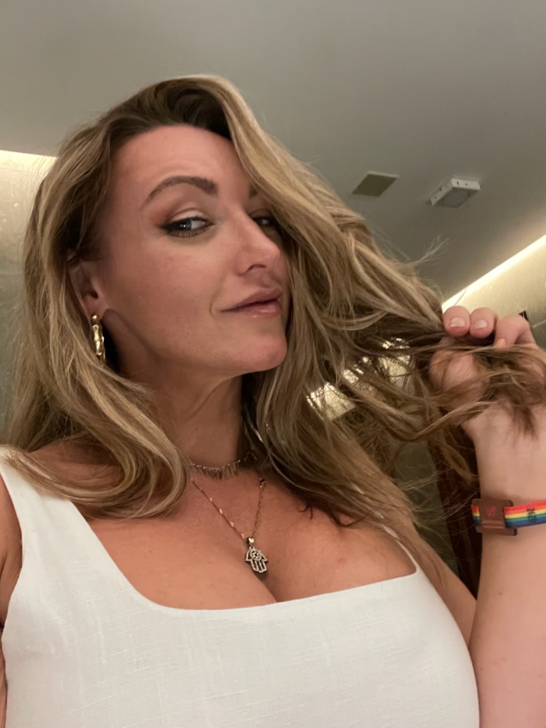 EMarie2222's tweet photo. Dinner was so much fun last night I hope you're having a great weekend.
#whitedress #vacaymode #vacaydress #FLBP https://t.co/FSF33TvXqD