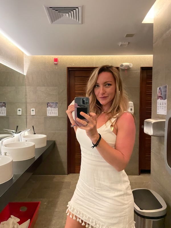 EMarie2222's tweet photo. Dinner was so much fun last night I hope you're having a great weekend.
#whitedress #vacaymode #vacaydress #FLBP https://t.co/FSF33TvXqD