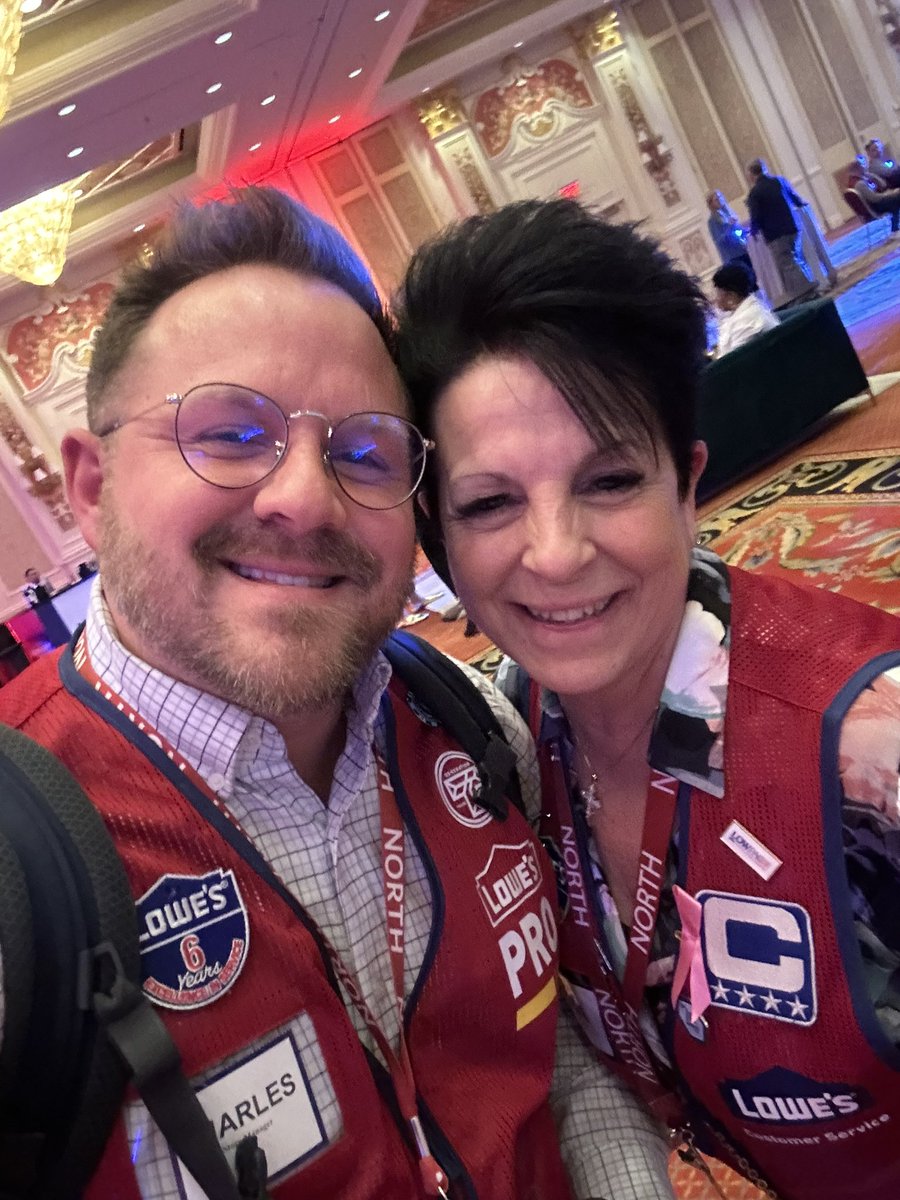 charlesatlowes's tweet photo. Always Inspired by @IsolanoLora and her ENGAGEMENT at @Lowes! Great to see you! Best of Luck in 2024! #lowesSMM https://t.co/jF98fNAnod