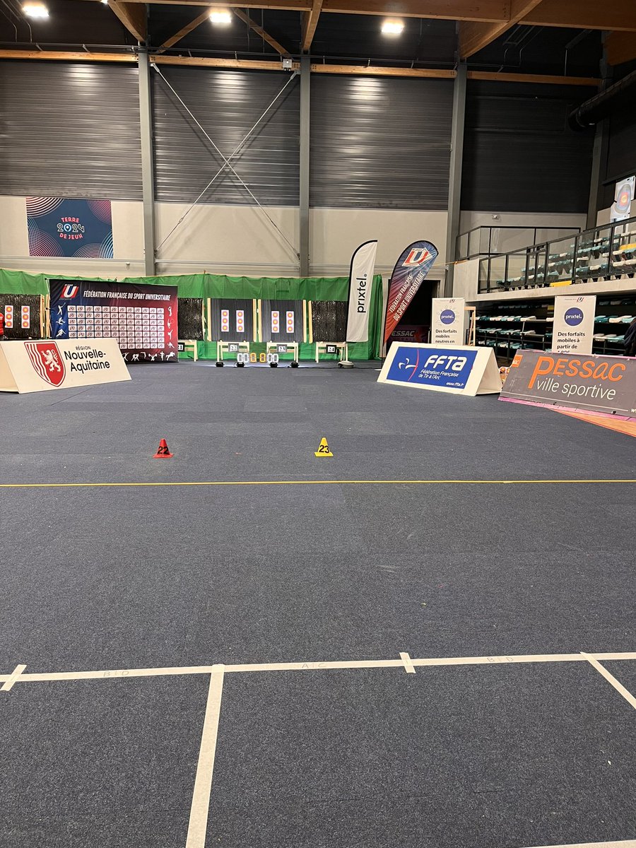 #FFSU CFU Tir à l arc <a href="/Villedepessac/">Ville de Pessac</a> dans la magnifique salle Bellegrave. 77 étudiantes et étudiants ont tenté de décrocher 🥇. Merci aux étudiants, bénévoles et <a href="/FFTiralArc/">Fédération Française de Tir à l'Arc</a> pour la parfaite organisation 7/8 fev. Merci aux élus présents lors de la remise des prix