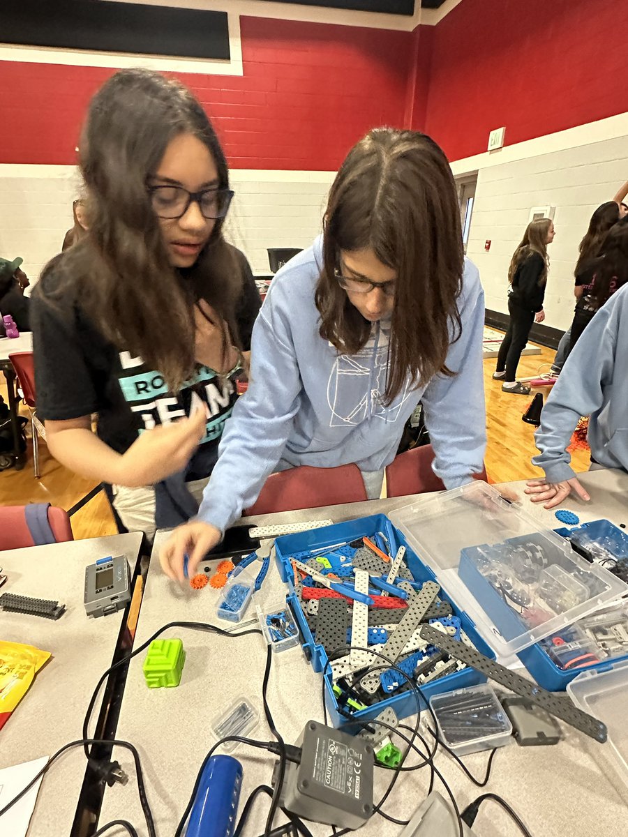 msjteachestech's tweet photo. Robotics teams are here and preparing for competition. @dataedwhite @edwhiteneisd https://t.co/JsEEjmIGAM