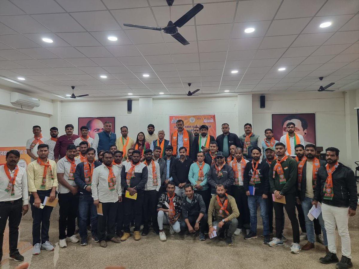 BJP4Rajasthan's tweet photo. राजसमंद में आज सोशल मीडिया शंखनाद कार्यशाला संपन्न हुई। जिसमें प्रदेश महामंत्री एवं संभाग प्रभारी श्री दामोदर अग्रवाल, ज़िला अध्यक्ष श्री मान सिंह बारहठ, प्रदेश सोशल मीडिया सह संयोजक श्री मोहित सानाद्यय, उदयपुर संभाग प्रभारी श्रीमती ख़ुशबू मालवीय, सोशल मीडिया ज़िला संयोजक श्री भरत दवे, आईटी ज़िला संयोजक श्री प्रहलाद  जोशी समेत सोशल मीडिया व आईटी के पदाधिकारी मौजूद रहे।
