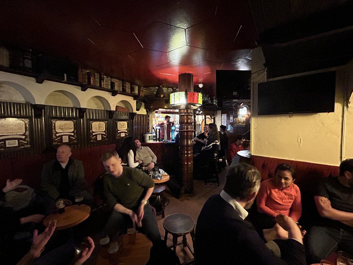 PubsSaving's tweet image. Brilliant to be back in Bradley’s Spanish Bar! ❤️ Great pint of Guinness. #favouritepubs #bestpubs #soho