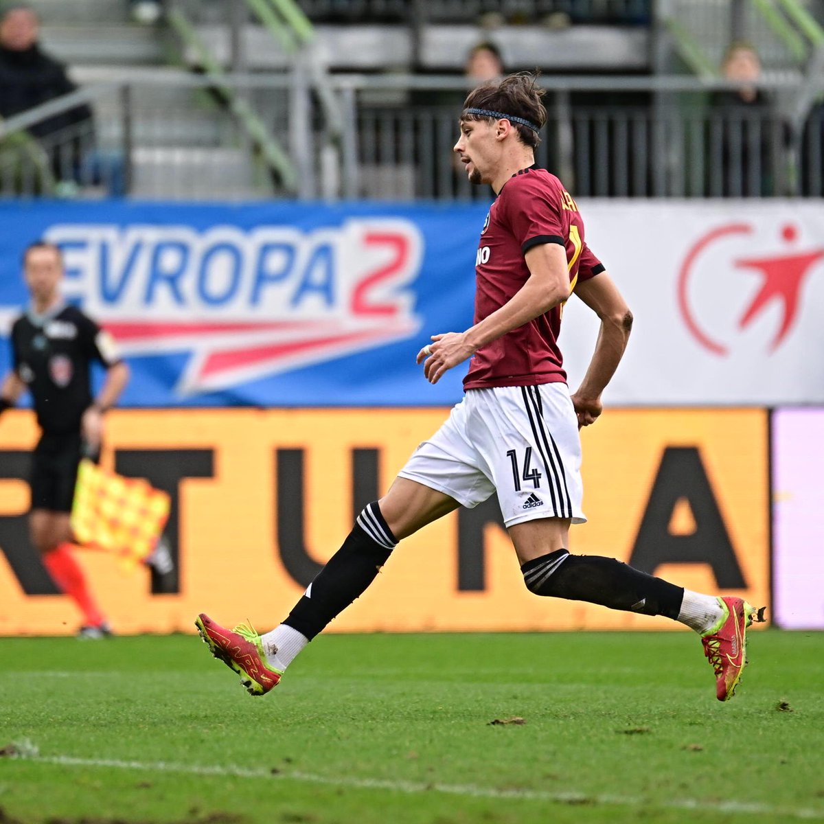ACSparta_CZ's tweet photo. Král ligových asistencí dneska řádil 👑🔥

𝑩𝒊𝒓𝒎𝒂 připravil všechny tři góly 🅰️🅰️🅰️ #acsparta https://t.co/A8x9hva09K
