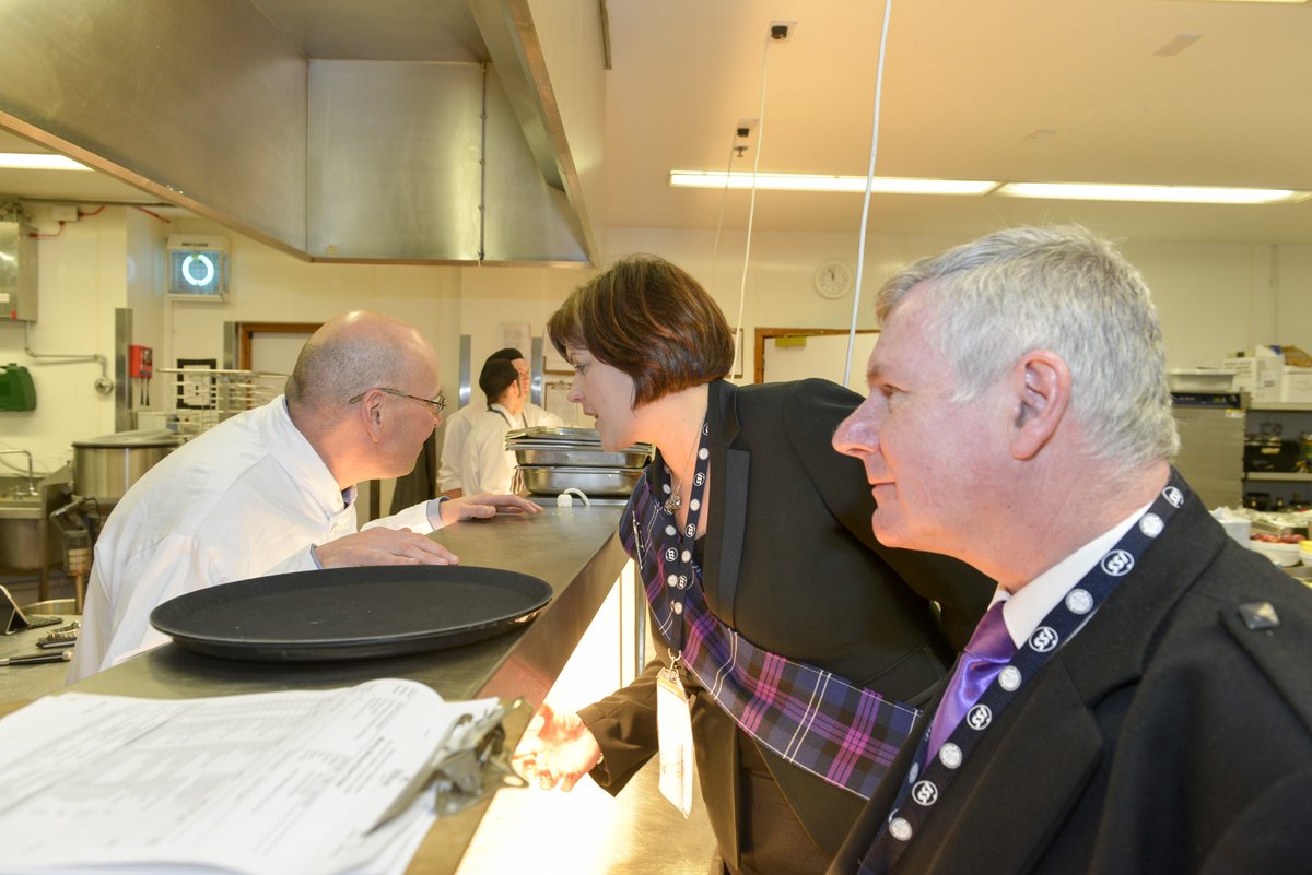 mynameisAndyJ's tweet image. #Whatis Janice telling me?