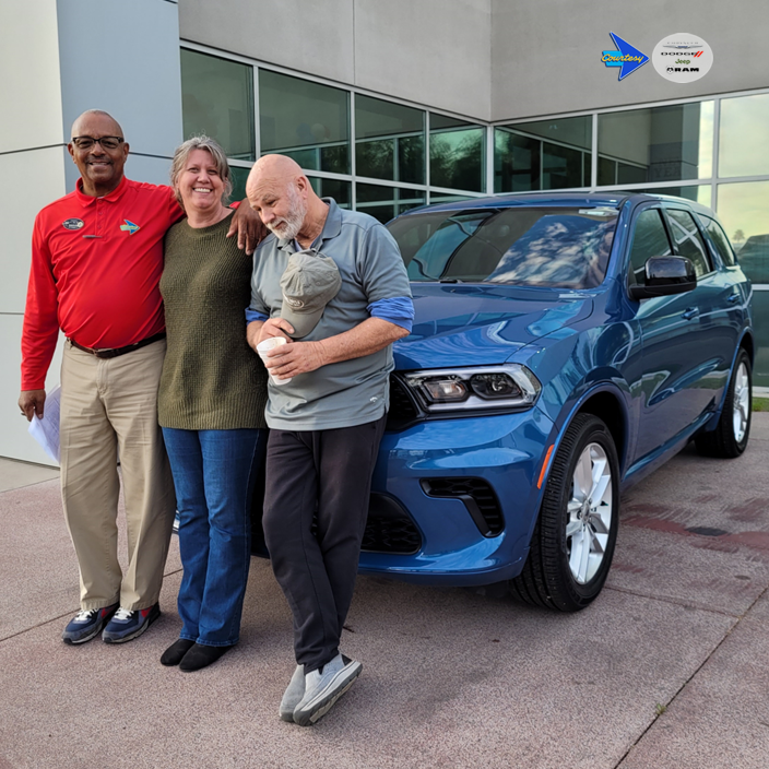 CourtesyCDRSS's tweet image. Rachel Bergstresser did a birthday 🎂 ride upgrade ⬆️🚗 to this beautiful brand new 2024 #DodgeDurango, assisted by Marvin Read. Interested in a quality #CourtesyCDJRSuperstitionSprings vehicle, call Marvin at 480-569-2991. #TheCourtesyWay #CourtesyCDRAZ #Durango #Marvin4aCDJR