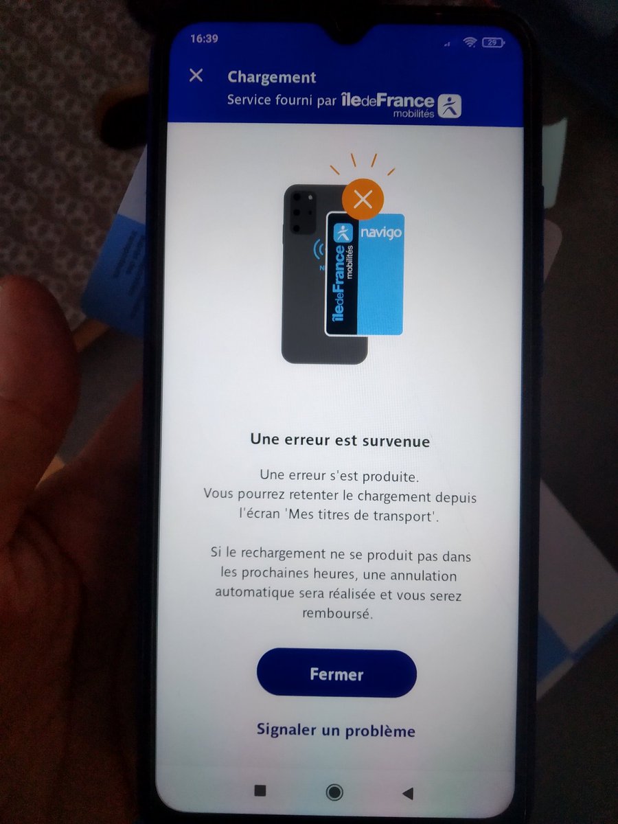 aim___d's tweet photo. @ClientsRATP bonjour, j'arrive à lire des passes physiques avec mon téléphone, j'essaie de charger un carnet de 10 tickets tarif réduit: 2 achats, impossible de charger cf. photo. Quel est le problème ? J'ai évidemment testé plusieurs fois avec le passé dans toutes les positions https://t.co/pahG93mSkH
