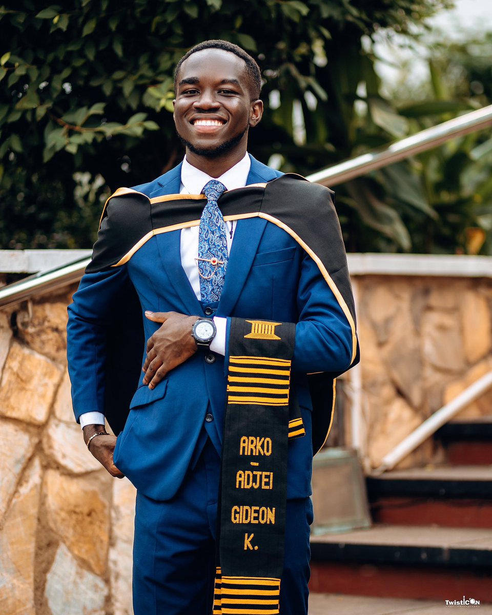 arko_kwabena's tweet photo. Veni vidi vici, words said for a laborious yet successful journey. My journey is far from complete but here’s to a successful first step!🎓❤️ https://t.co/axnwcNrqpa