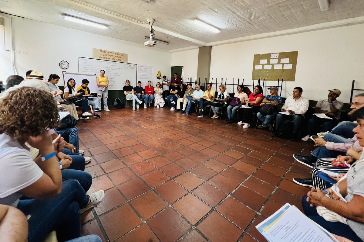PalacioPaula's tweet photo. Hoy en el Corregimiento San Antonio de Prado acompañamos los encuentros territoriales para construir el Plan de Desarrollo Distrital. El valor de escuchar las voces de la ciudadanía que son quienes, no sólo conocen sus necesidades, sino que plantean soluciones @Areametropol https://t.co/ipZFQTKoqd