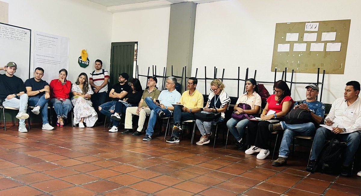 PalacioPaula's tweet photo. Hoy en el Corregimiento San Antonio de Prado acompañamos los encuentros territoriales para construir el Plan de Desarrollo Distrital. El valor de escuchar las voces de la ciudadanía que son quienes, no sólo conocen sus necesidades, sino que plantean soluciones @Areametropol https://t.co/ipZFQTKoqd