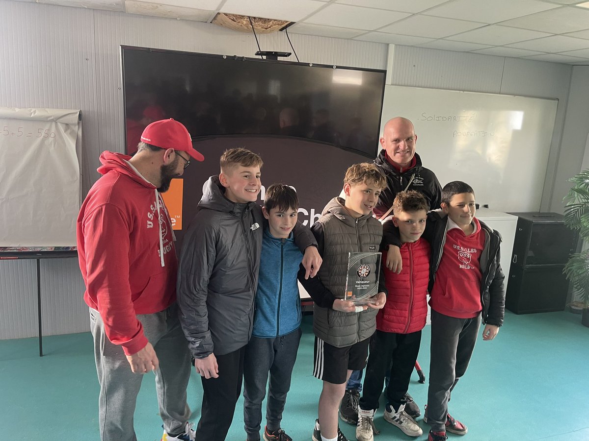 Bravo à toutes les équipes et à l’équipe de Sales qui remporte la finale régionale garçon de l’Orange Rugby Challenge aujourd’hui à Saintes 👏🏼 Rdv pour représenter la région à la finale nationale <a href="/OrangeNvAquit/">Orange Nouvelle Aquitaine</a> <a href="/TeamOrangeRugby/">Team Orange Rugby</a> <a href="/PhilippeDuhot/">Philippe Duhot</a> <a href="/FranceRugby/">France Rugby</a>