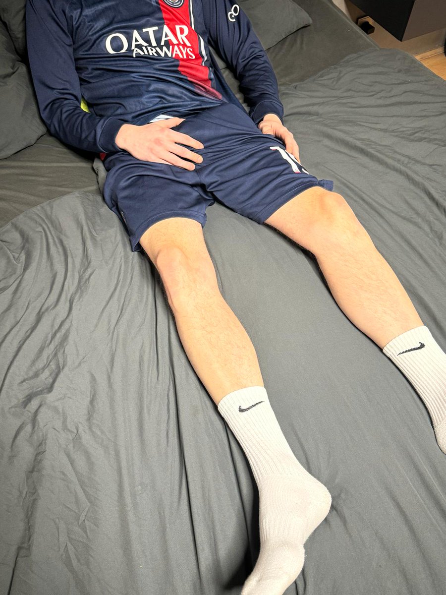 DomeMrt's tweet photo. Komm ins Bett😈

OF:https://t.co/Ikr6A1YfWW

#sportswear #onlyfanscreator #cashmaster #abzocken #socks #findom #finddomfeet #FeetPictures https://t.co/xs8xjynBSs