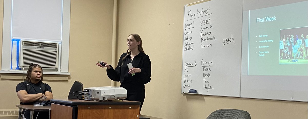 BCpe_sprtStdies's tweet image. #SaturdaySeniorSpotlight

Sprt Mgmnt mjr  @livers__  presented her sr prjct to Prof Hilyer’s BFYE class. 

Liv helped facilitate the FlagFootball season offered by @bc_imsports 
We could not be more proud of her growth. Your poised and professional presentation was outstanding 🦬