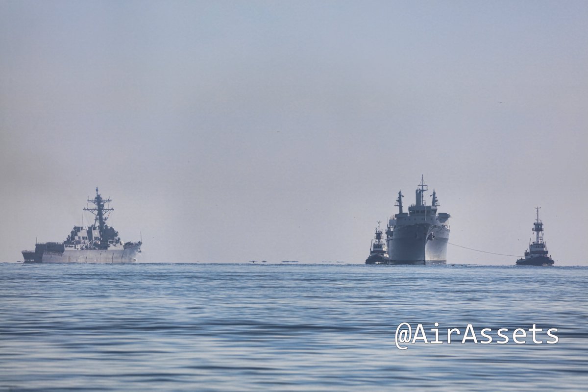 8 February 2024 outbound at Thimble Shoals in the Chesapeake Bay is the USS Oscar Austin DDG79 an Arleigh Burke Destroyer and inbound is the training ship  owned by MARAD the 'DEL MONTE' T-AK-5049  #tak5049 #ddg79 #ussoscaraustin #delmonte