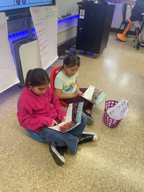 Wood5K's tweet photo. Many 5th graders @WoodlandD86 completing daily kindness challenges during the month of February. They loved picking a younger class to buddy read with throughout the week! #beyondpotential #woodlandbrave https://t.co/hoU1orfMwR