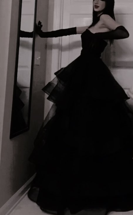 UMBRACURE's tweet photo. ⠀⠀⠀
⠀⠀⠀⠀
charity  is  adorned  by  tulle  &amp;  umbra  clad  opera  gloves  for  the  #NOCTURNALGALA  this  evening .
⠀⠀
⠀⠀⠀⠀ https://t.co/oriqz4tsKq