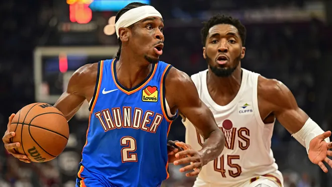 russianrouIxtte's tweet photo. Donovan Mitchell's last 20:
• 29.8 PPG
• 7.1 APG
• 5.1 RPG
• 62.7% TS
• 2.6 STK
• 17-3

SGA's last 20:
• 30.9 PPG
• 7.0 APG
• 5.6 RPG
• 65.9% TS
• 2.7 STK
• 13-7

Identical production on identical quality teams. There's no way one is clearly MVP over the other https://t.co/PWIs0iOva8