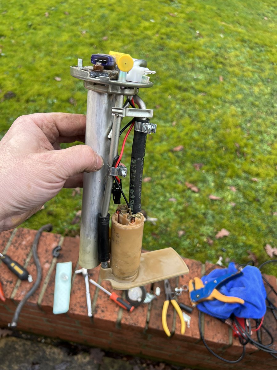 Finished the fuel tank in M5 E28 #131 but ended up cannibalising an e30 sender/pump frame as euro twist fitting e28’s have gone NLA again….. even put the foam buffer pads back on!