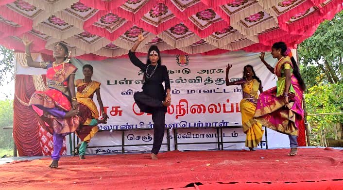 nchitrarasu's tweet photo. செஞ்சி ஊராட்சி ஒன்றியம், நல்லான் பிள்ளை பெற்றாள் கிராமத்தில் நான் படித்த அரசு மேல்நிலைப் பள்ளியில் நடைபெற்ற ஆண்டு விழாவில் சிறப்பு விருந்தினராக பங்கேற்று,  அரசு பள்ளிகளுக்கான கையெழுத்து போட்டியில் மாநில அளவில் முதல் பரிசினை பெற்ற  மாணவிக்கும், மாவட்ட அளவில் முதல் பரிசினை பெற்ற மாணவிக்கும் ஊக்கத்தொகை வழங்கி மகிழ்ந்தேன்.