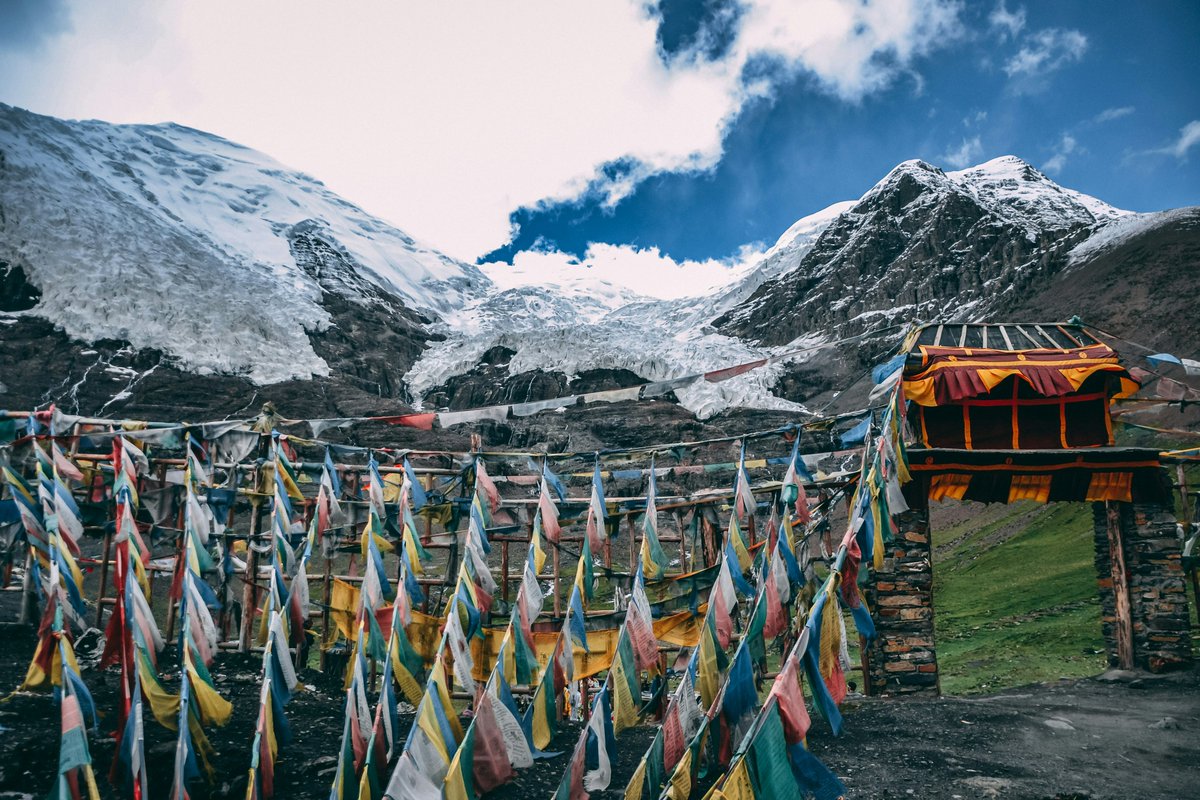 Happy #Losar! Wishing our friends from Tibet -- and all who celebrate Lunar New Year -- a wonderful Year of the Wood Dragon. Upcoming posts will be from our Winter Camp visit, or to hear the full story now, visit: outervoices.org/the-winter-cam… Photo by Daniele Salutari on Unsplash