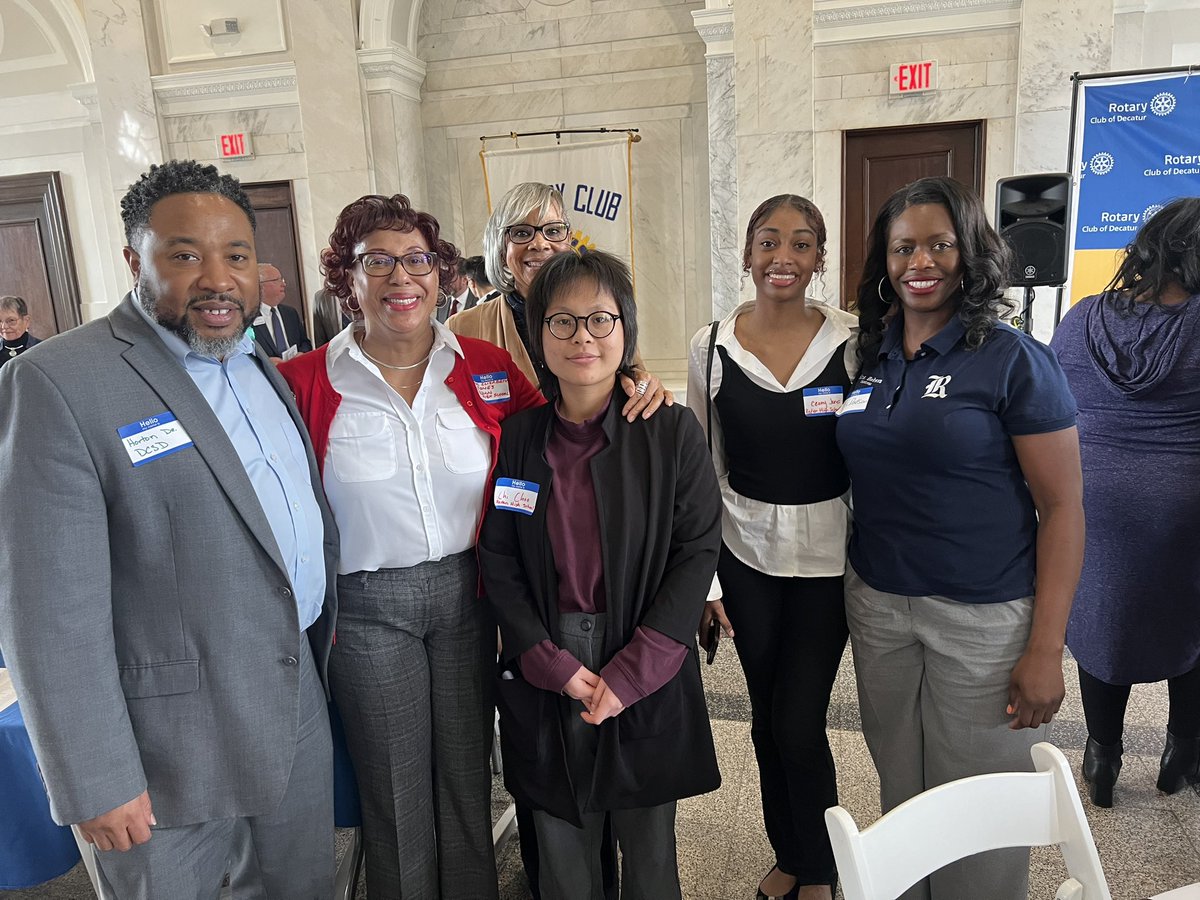 Congratulations to our STAR Students and Teachers- Chi Choo and Ms. Elizabeth Jones; Ceony Jones and Ms. Pamela Floyd Johnson. Thank you Dr. Horton for pausing to take a picture with the Redan crew💙🤍