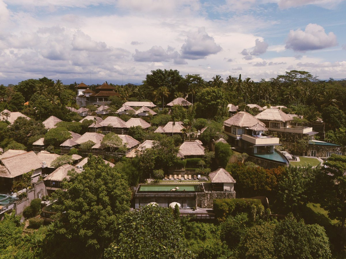 agraphotobali's tweet photo. One hour session at Kamandalu Ubud, for Ms. Tiffany and familyZ

#djiair3 #drone 

— https://t.co/EsdFb0tE6P https://t.co/CrBQEQddYM