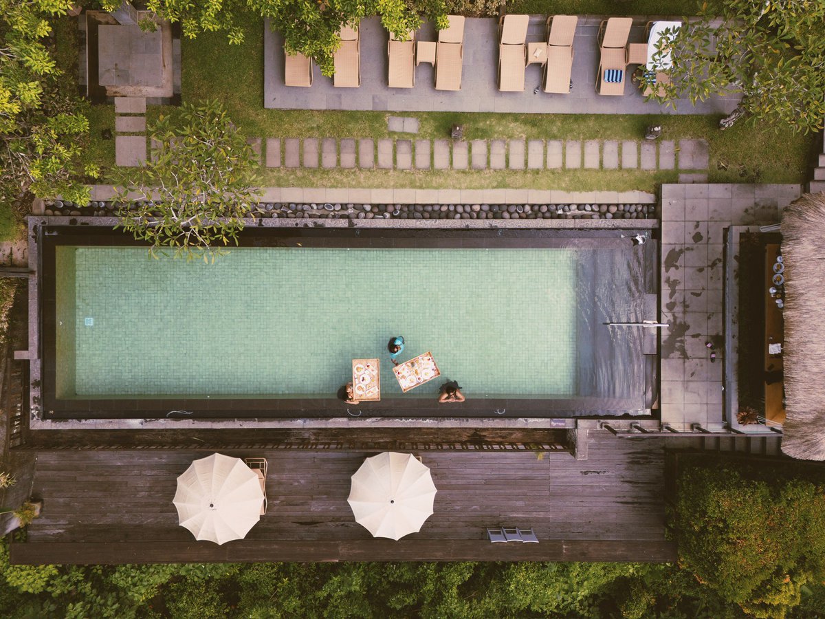 One hour session at Kamandalu Ubud, for Ms. Tiffany and familyZ

#djiair3 #drone 

— agraphotobali.com