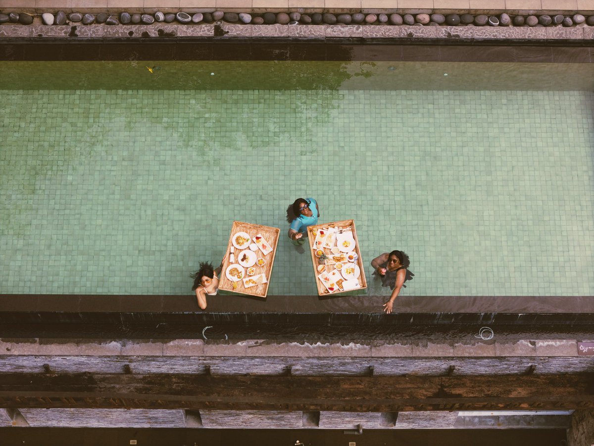 agraphotobali's tweet photo. One hour session at Kamandalu Ubud, for Ms. Tiffany and familyZ

#djiair3 #drone 

— https://t.co/EsdFb0tE6P https://t.co/CrBQEQddYM