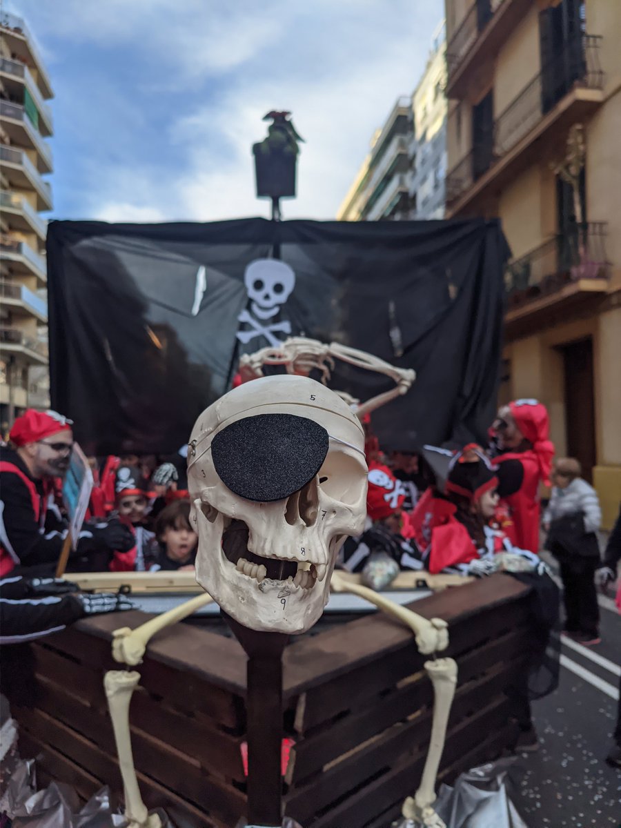 Jose Carlos us espera famílies!! Tots cap a la rua!! No perdeu el cap 💀🏴‍☠️