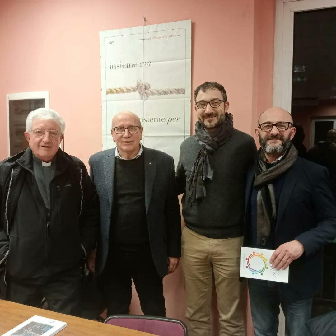 Gianni5812's tweet photo. " Vite in Circolo" di Emiliano Manfredonia presidente nazionale Acli. Il libro è stato presentato a Lastra a Signa, in una serata partecipata e condivisa con tanti amici . #Acli #FapAcli #UsAcli #puntodincontro https://t.co/mSyzxlp7Du