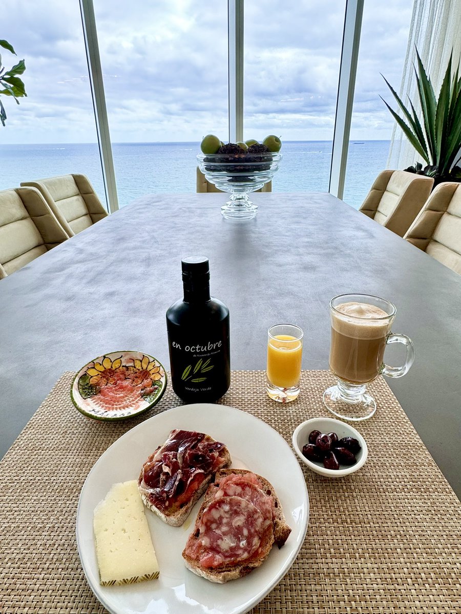 RafaelNodal's tweet image. In food as in cigars.. the best ingredients and simplicity are the key. 
My favorite Spanish breakfast 🇪🇸 
Happy Saturday 
#LoveWeekends #LiveWeekend