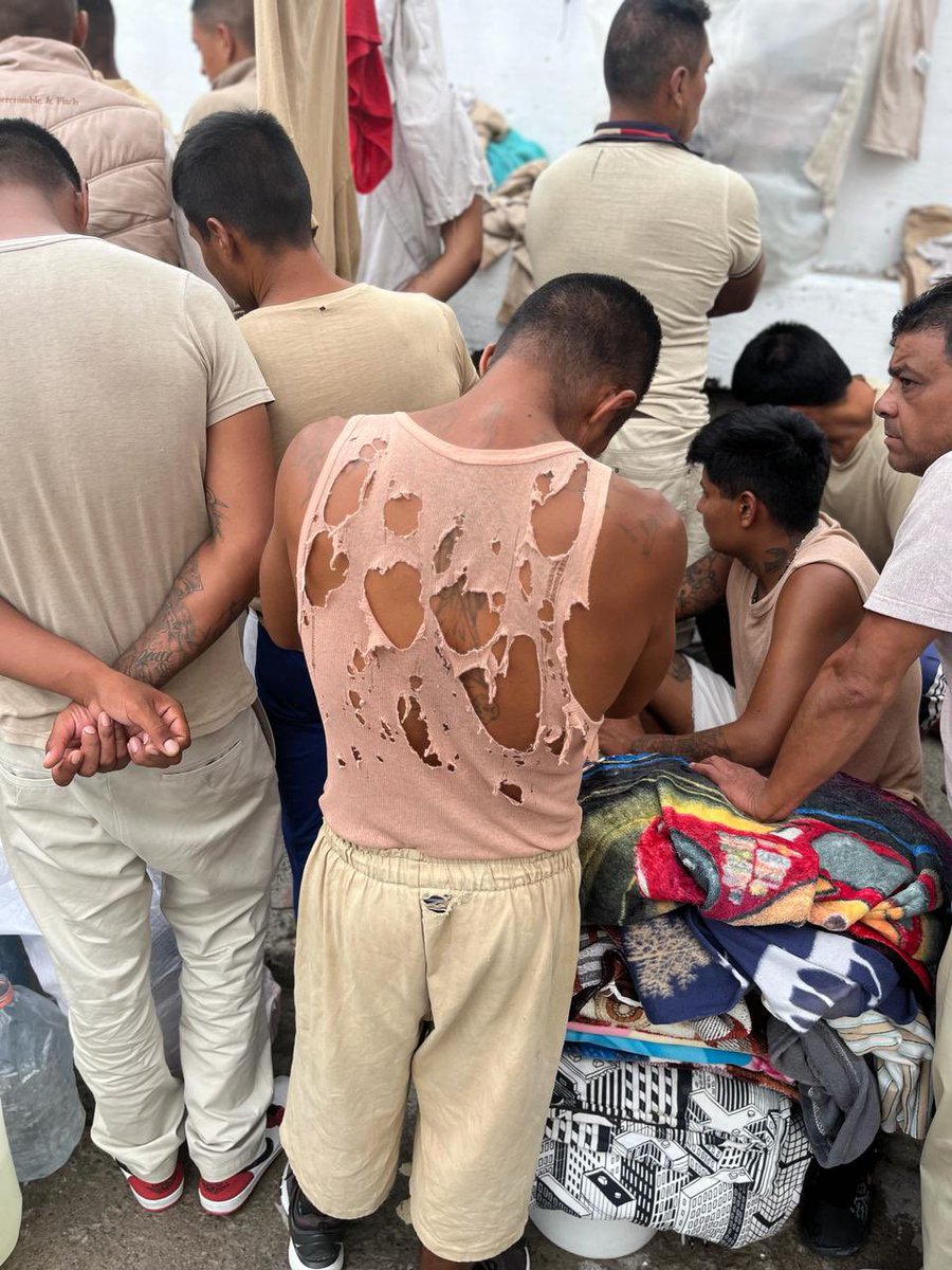 saskianino's tweet photo. Y toda la gente que se está subiendo a criticar las cárceles de El Salvador les dejo unas fotos que tome este año de un reclusorio en un penal de México. 

Mejor pónganse a criticar lo inhumano que tenemos las cárceles aquí. https://t.co/kMUsa1zjn5