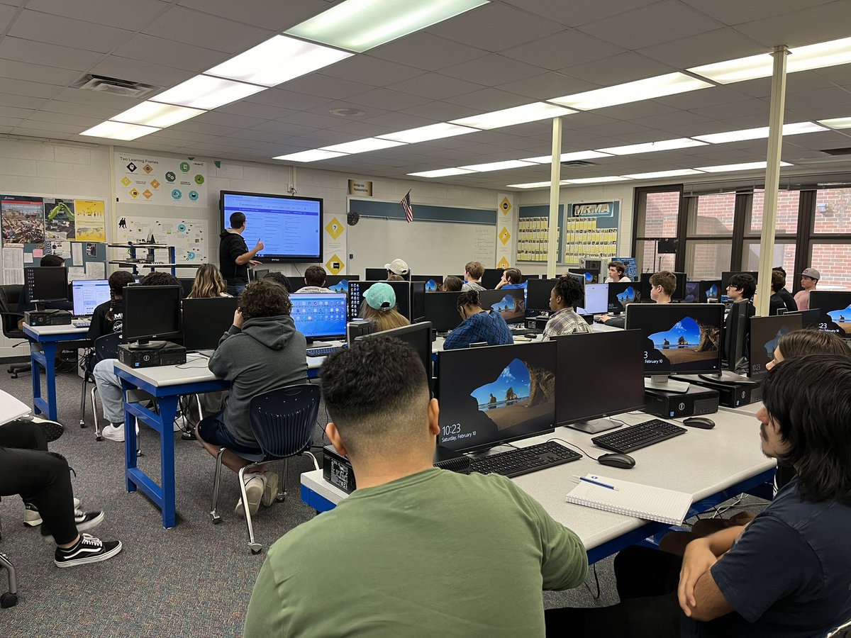 JenJT33's tweet image. Sess 9 of the UCF/NASA MUREP program is in full gear! Starting the day off w/some aerospace PD from program lead @JustinUrso. Ss continue collecting and analyzing data on sound waves using oscilloscopes. @MCPS_choice