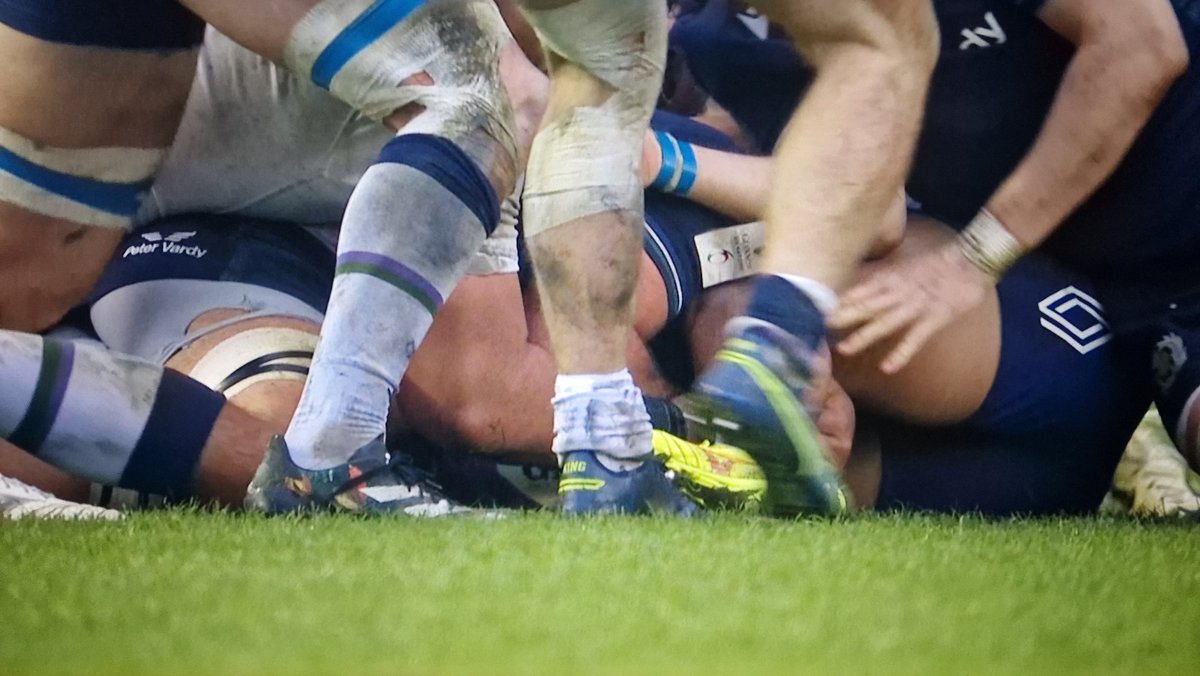 As far as i can tell, the only way they couldn't tell that was an obvious try is because the grass was in the way. #SCOvFRA