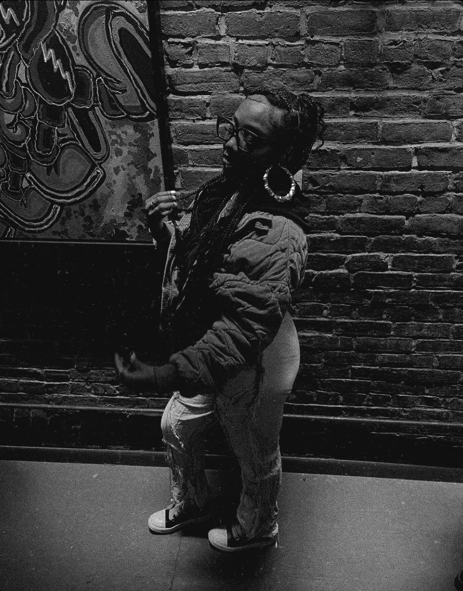 mkandy_'s tweet photo. nyCity girl 🗽💋 #nyc #NYFW24 https://t.co/pnudW7WGuF