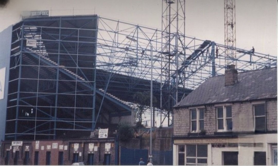 screwloose1980's tweet photo. SWFC kop 1986 https://t.co/jz0tjprCmZ