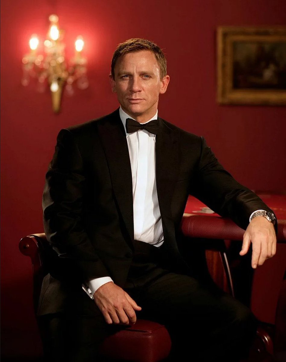 JaisonGohil's tweet photo. In which of his Bond films do you think has the best
Daniel Craig performance as 007?
#SaturdayBondQuestion https://t.co/anwbUDq2dY