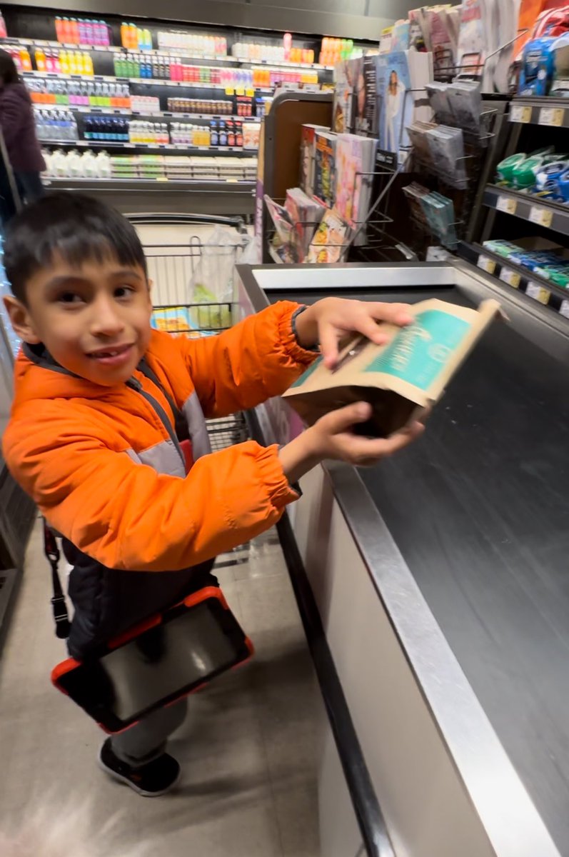 CRAMrsWeiss's tweet photo. So proud of how well these boys did shopping and having lunch at Wegman’s. They are the best helpers! 🛒🍎🍕 @CRA_Bulldogs #CBITrip #Proudteacher https://t.co/N0Aslxjpwr