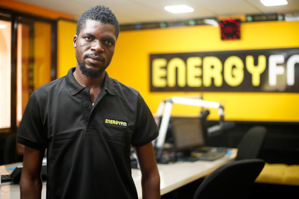 EnergyfmSA's tweet photo. Dial in to 105.8 and vibe with the #WeekendSessions hosted by Sipho Chauke. Get ready for a fusion of great mixes and engaging conversations that will turn your weekend into a sonic adventure on #ENERGYFMSA 105.8 in Limpopo or audio stream on https://t.co/CydEMEDbqh https://t.co/89h9jab02e