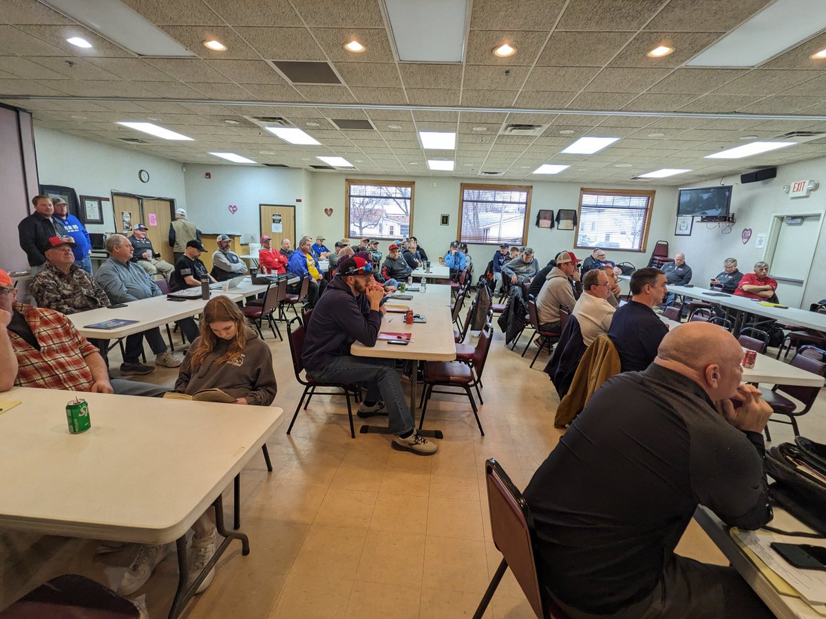 MinnBaseball's tweet photo. @Reindersinc, @beaconathletics and @DuraEdge starting the morning out today in a packed room in St Cloud! https://t.co/DQwRZfwUgP