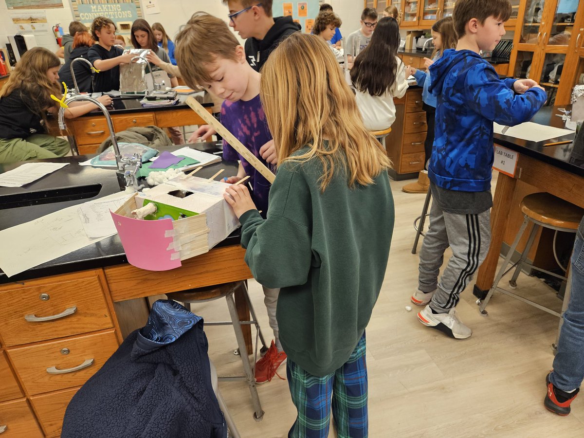 TUrbanski81's tweet photo. #Urbys have been busy creating penguin houses in science this week Next week we will put them to the test of whose house transfers the least thermal energy #ChannahonPride #TRSstudentsRock https://t.co/p46jivXgIV