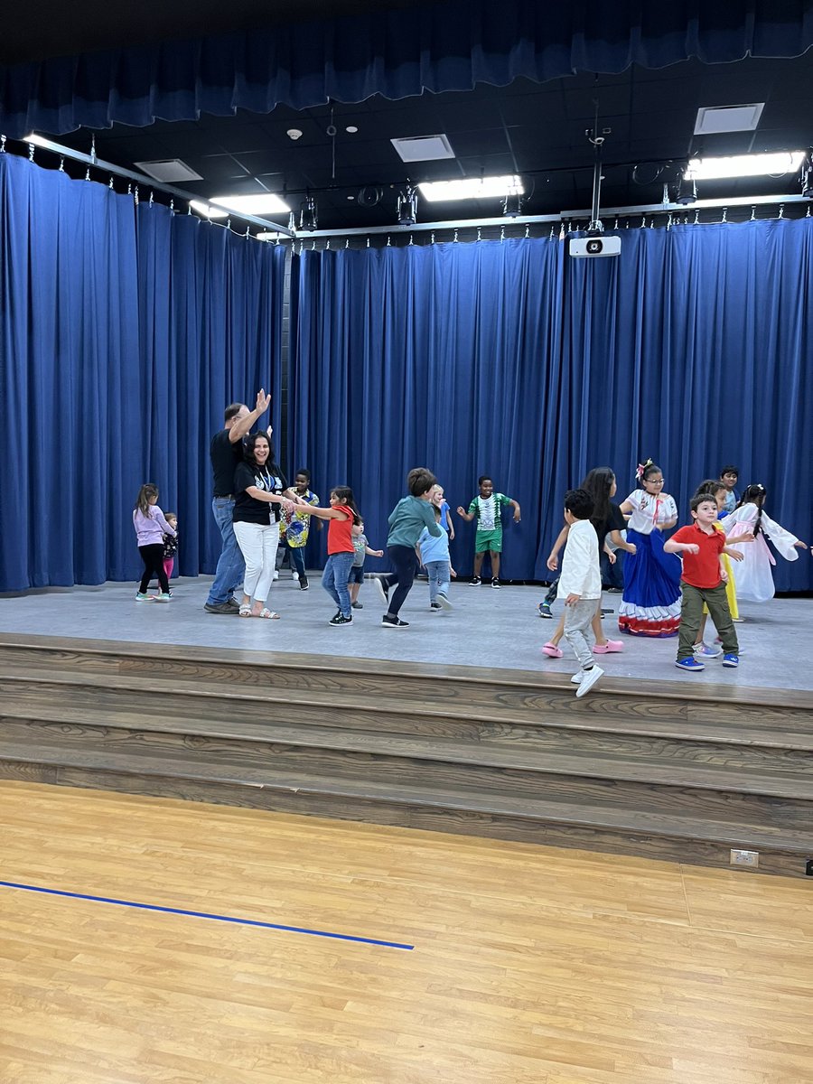 FaldynFoxes's tweet photo. International Night was a success!! https://t.co/6K3l1nxowp